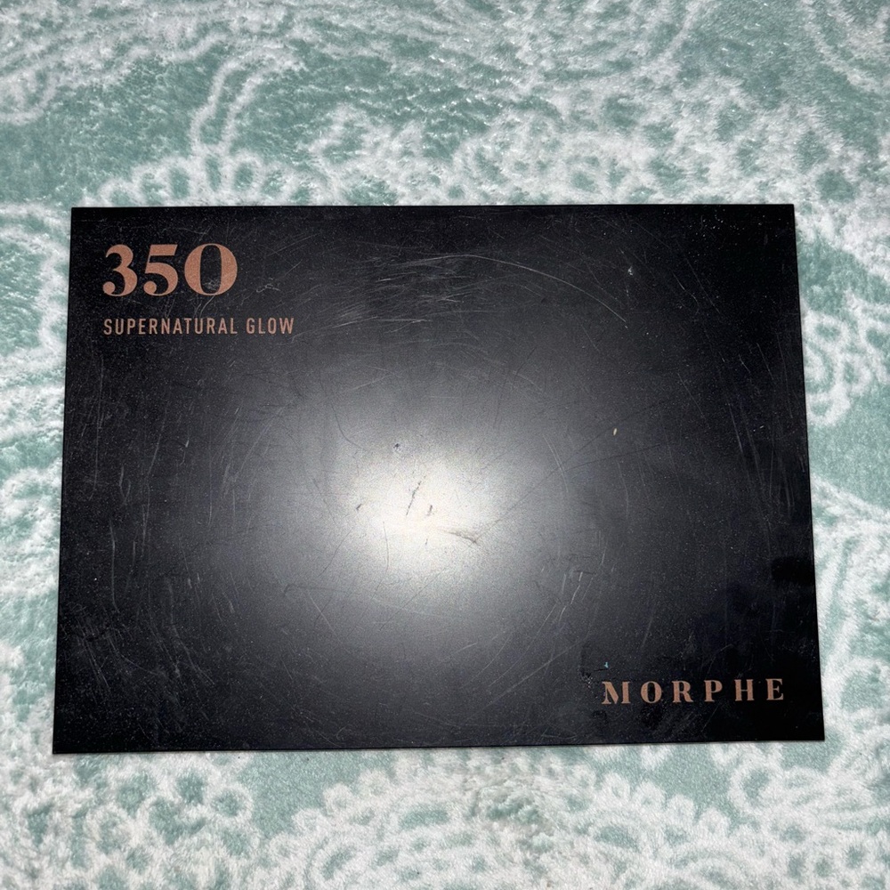 Morphe 35O Supernatural Glow in Black and Gold